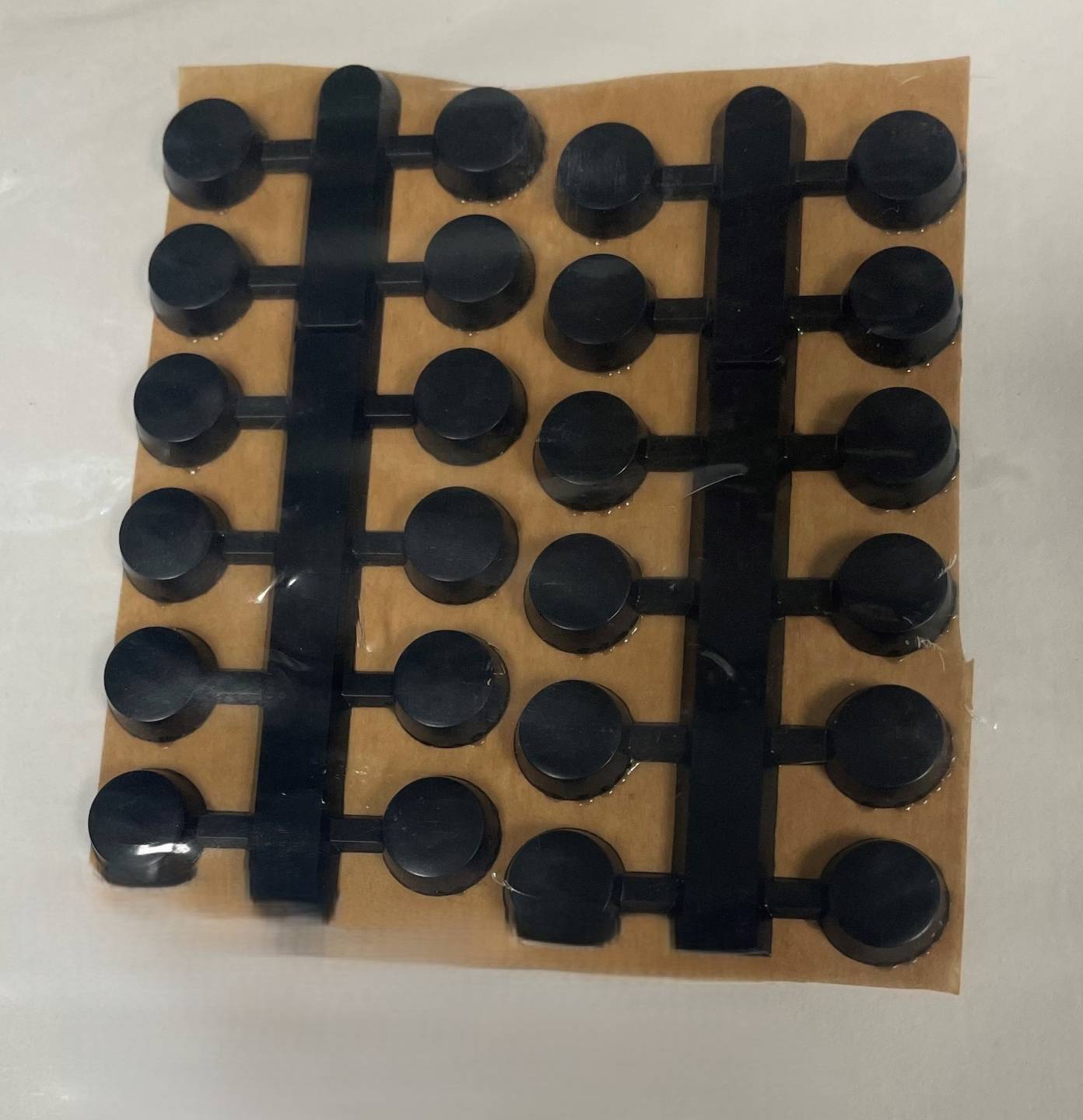Maxi-Dots Super, raised round dots with a flat top